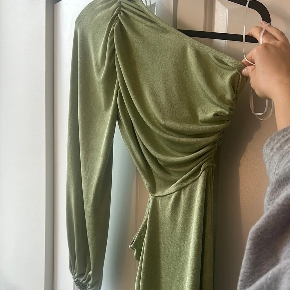 Green Off-Shoulder Ruched Top - Picture 2 of 3